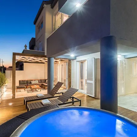 Modern Penthouse With Jacuzzi & Terrace * Split
