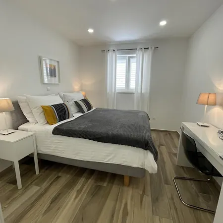 Modern Penthouse With Jacuzzi & Terrace Feriepark