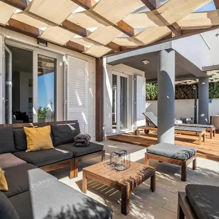 Modern Penthouse With Jacuzzi & Terrace Split