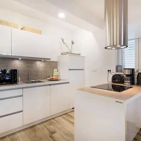 Feriepark Modern Penthouse With Jacuzzi & Terrace *