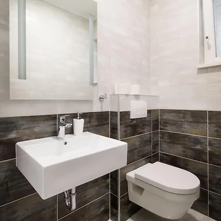 Modern Penthouse With Jacuzzi & Terrace Feriepark Split