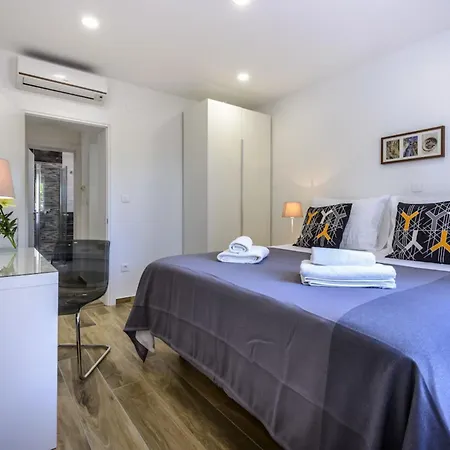 Modern Penthouse With Jacuzzi & Terrace Feriepark Split