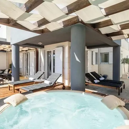 Modern Penthouse With Jacuzzi & Terrace *