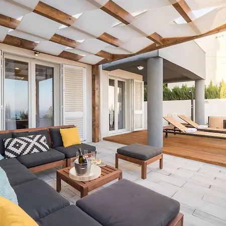 Feriepark Modern Penthouse With Jacuzzi & Terrace